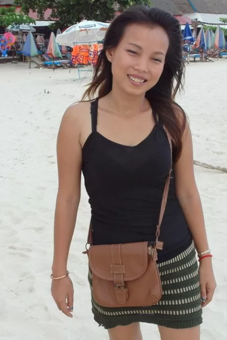 Азиатка Сок Ненг трахается с секс-туристом в стиле POV