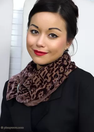 Волосатую азиатку трахают лицом и ДПД для приватной классики