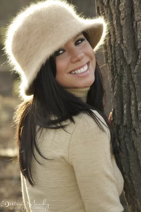 Темноволосая красавица Дестини Муди раздевается дого 4