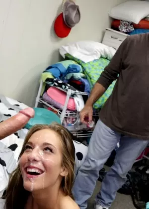 18-летняя любительница Кира Стоун сосет член до и после траха