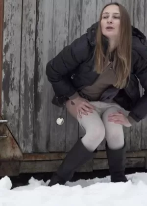 Грудастая блондинка Тайлер Фейт мастурбирует на заднем сиденье движущегося автомобиля