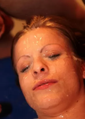 Белую девушку Кали трахают перед тем, как ее лицо заляпают спермой