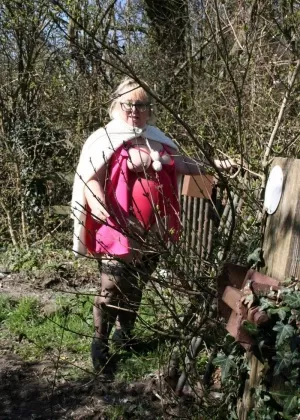 Obese UK blonde Lexie Cummings exposes her tits and huge ass in a field