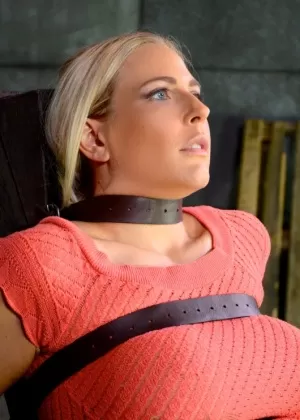 Голые женщины: Бондаж