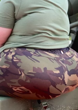 SSBBW Эшли Гарланд получает сперму на свои большие сиськи после того, как ее трахнули