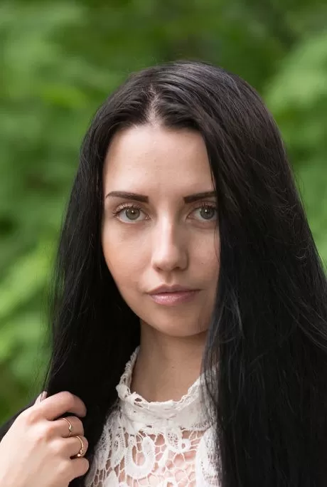 Вероника Снежна раздевается догола у лесн 3