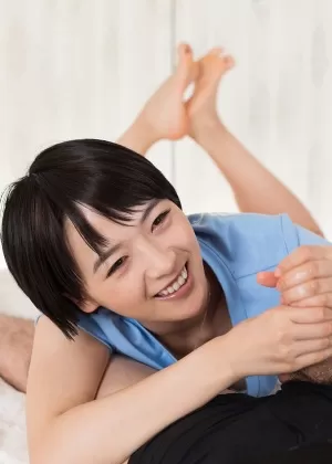 Японские цыпочки слизывают сперму со своих пальцев после двойной дрочки