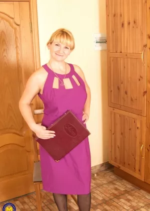 МИЛФ красотки Трина Майклс и Холли Уэллин занимаются возмутительным групповым сексом