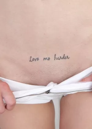 Молодую блондинку Катанию обманом втягивает в секс ее массажист