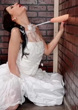 Офисный работник покрывается спермой после того, как обнаружил проститутку на работе