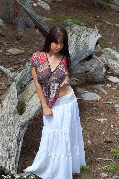 Молодая неопытная Крисси полностью раздевает 3