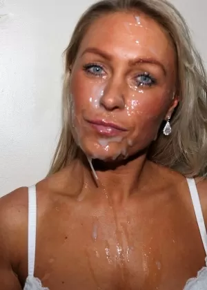 Белая шлюха Келли Майерс осталась с покрытым спермой лицом на вечеринке буккаке