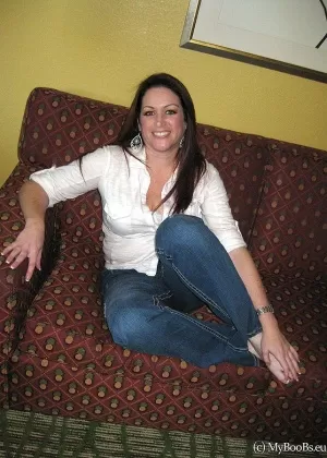 Белокурые британские цыпочки Ребел Райдер Кори Чейз жестко трахаются втроем на кровати