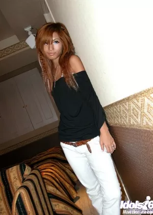 Азиатская милашка-подросток медленно раскрывает свои соблазнительные крошечные изгибы