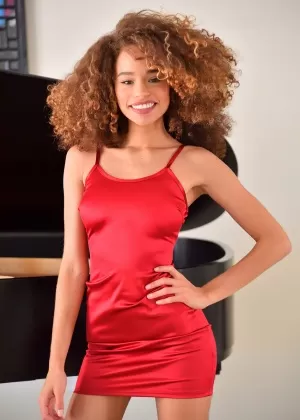 Эбонитовая попка, как у малышки Наоми Гэмбл, достаточно хороша, чтобы ее съесть