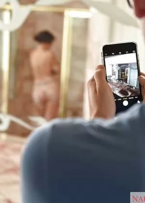 Развратные лесбиянки Блэр Саммерс и Моник Александер делят член вместе