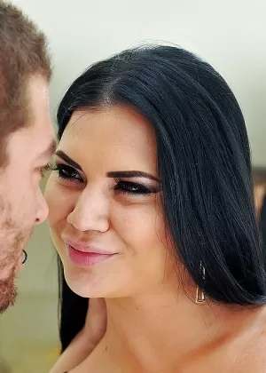 Грудастая милфа порнозвезда Жасмин Дже вылизывает киску и жопу