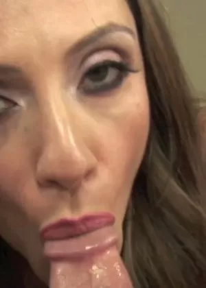 Горячие блондинки Брэнди Лав и Кенна Джеймс наслаждаются массажем перед лесбийскими ласками