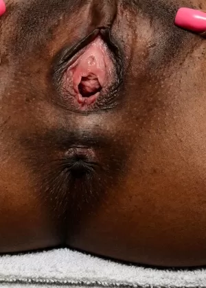 Жесткая секс-сцена негритянской толстушки Luxury Amore и ее мужчины