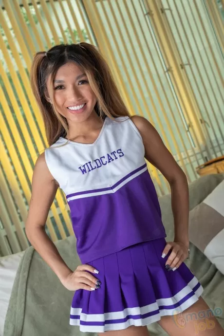 Азиатка Рури Окино кончает из пизды от отсосанных стояков