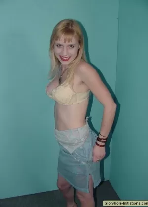 Непослушный Райан Рислинг идет попробовать новую игрушку, но получает сюрприз от проститутки