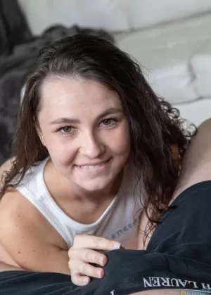 Миниатюрная брюнетка с шикарной попкой получает сперму на лицо во время дрочки от первого лица