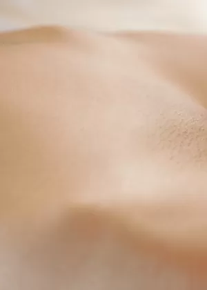 Подростки Ариана Мари и Холли Майклс лижут задницы втроем