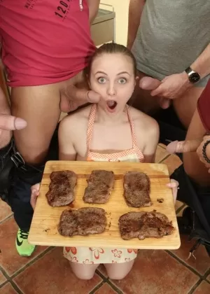 Люси Белл наслаждается анальным двойным проникновением в межрасовом групповом сексе