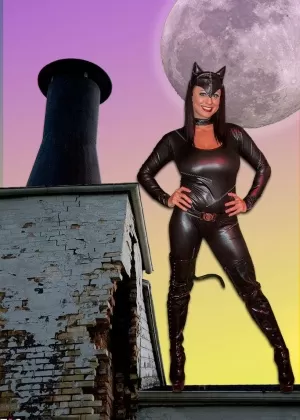 Грудастая брюнетка Аликс Стар занимается сексом с двумя парнями во время вечеринки в Синко де Майо