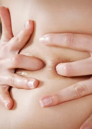 Горячая блондинка Кристен Кортни принимает толстый член в бритую киску