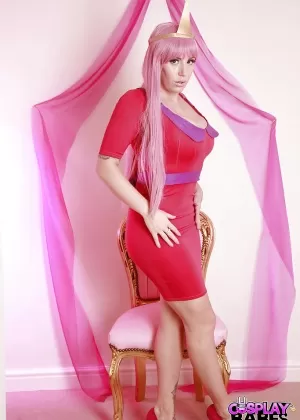 Симпатичную брюнетку Пенелопу трахнули в эту тугую бритую киску