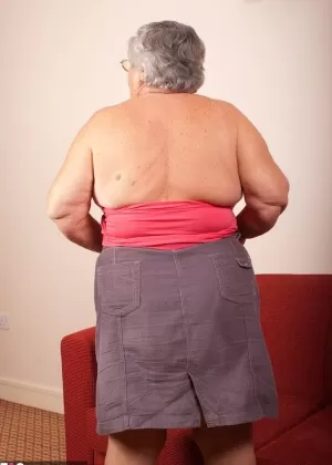 Блондинка SSBBW Megan MILF получает сперму на свои большие сиськи после полового акта