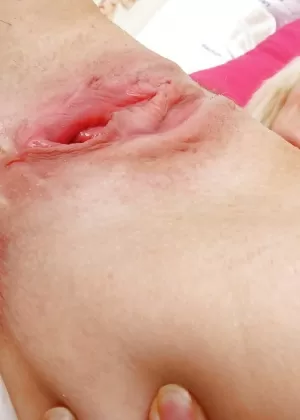 Пожилая леди с отвисшими сиськами получила проникновение в киску и жопу в кабинете гинеколога