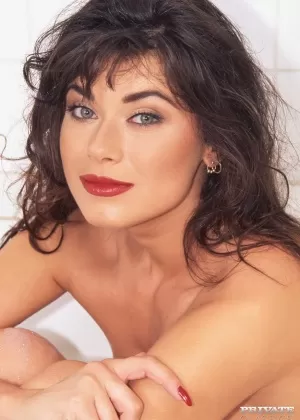 Волосатые киски винтажных порно богинь обнажают свои возбужденные дырочки для хорошего траха