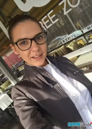 Русская подросток Алина Хенесси делает обнаженные и не обнаженные селфи в течение дня 83126027