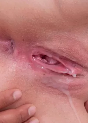 Любительская евро девушка Луна Ривал играет в анал и трахается перед тем, как кончить