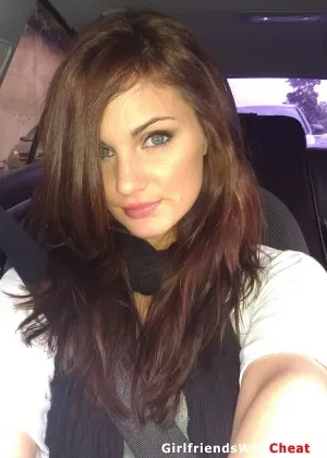 Сексуальная цыпочка Обри Скай вылизывает свою бритую киску и жестко трахается