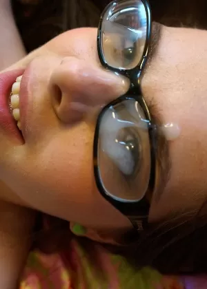 Блондинка Крисси Ли кончает на лицо после секса с черными мужчинами