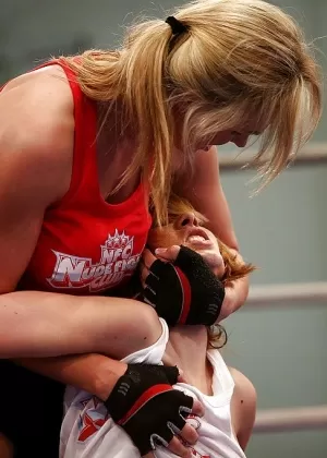 Catfight in the wrestling ring turns into hot lesbian action