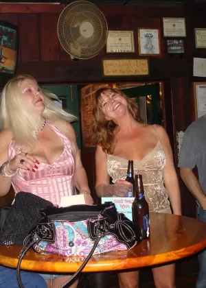 Зрелые женщины Трейси Лик и Ди Сирен делают двойной минет