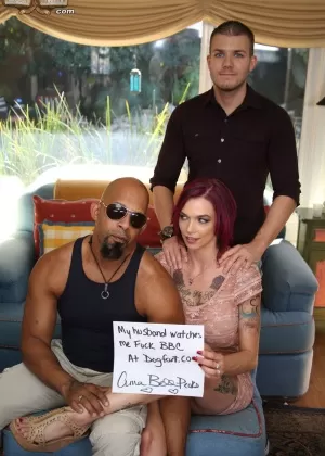 Распутная Анна Белл Пикс на коленях сосет большой черный член в парном сексе втроем