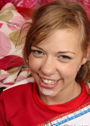 Николь Рэй только что исполнилось 18, и она готова оседлать большой член на славу