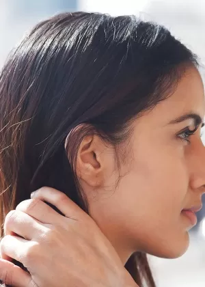 Грязная индийская шлюха с большими сиськами наслаждается групповым сексом с тремя парнями