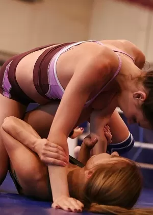 Naughty chicks have a tough catfight for a lesbian domonation