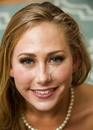 Потрясающая блондинка с большой грудью Саманта сосет член