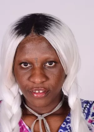 Скользкая азиатская милфа Кана Ниинума избавляется от своей одежды