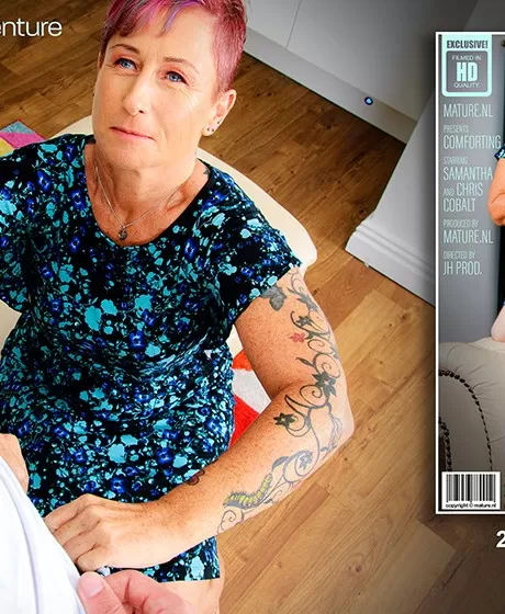 Британская бабушка занимается сексом со своим игрушечным мальчиком на диване в ег 11