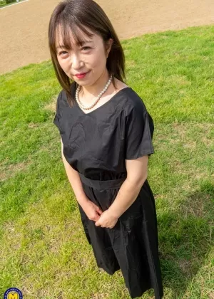 Азиатка сочится спермой из своего бобра после секса со своим молодым любовником