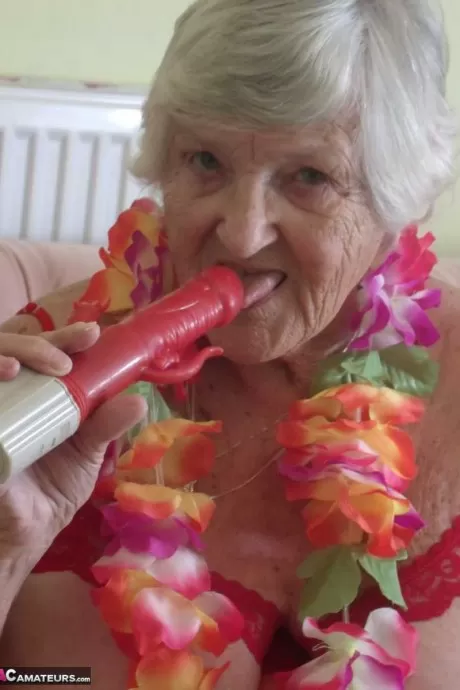 GrannyMatureBBWCurvyUnited Kingdomb Большая сиськастая