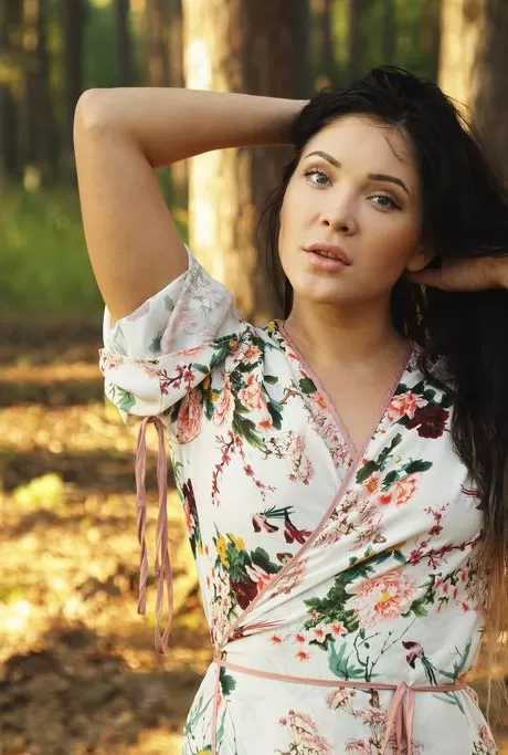 Сексуальная молоденькая Блэк Фокс играет со своими мясистыми половыми губа 1